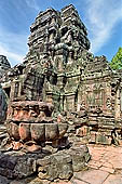 Ta Som temple - inside the first enclosure